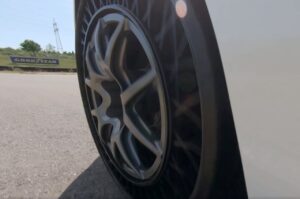 Goodyear avance sur le pneumatique sans air